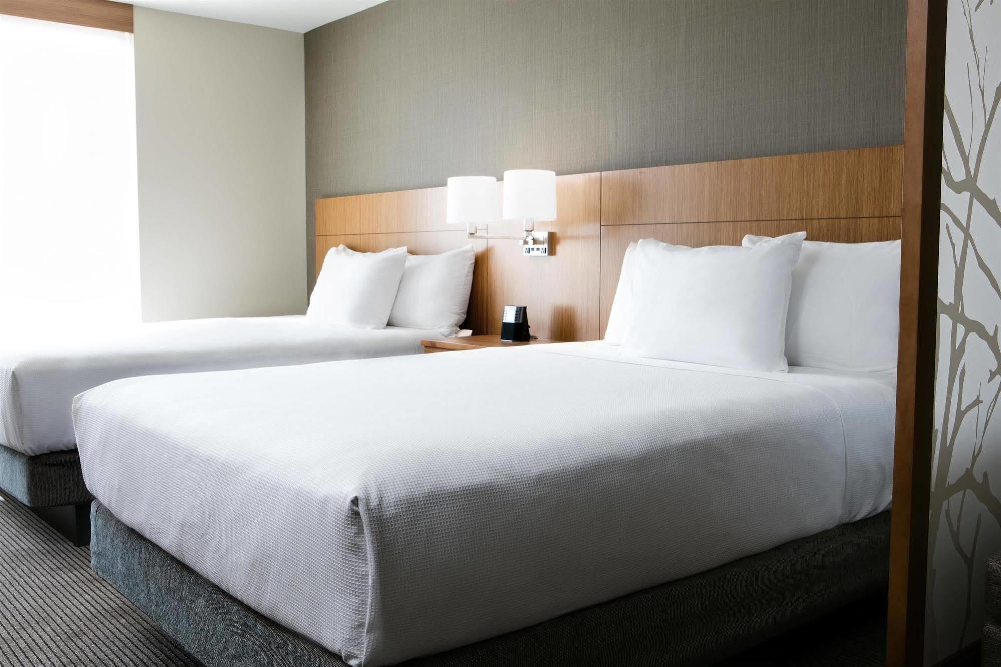 Hyatt Place Kansas Center Hotel 3*